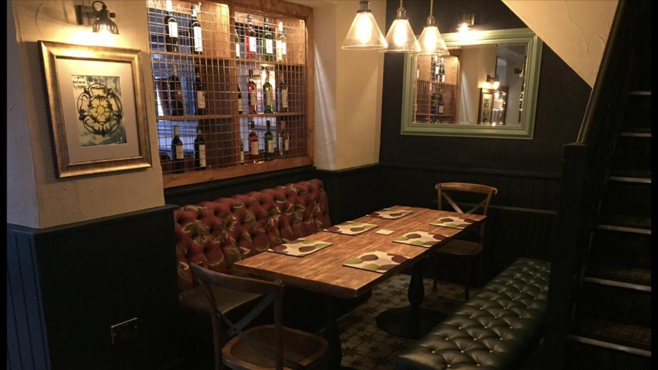 The Black Swan Hotel 레이번 외부 사진
